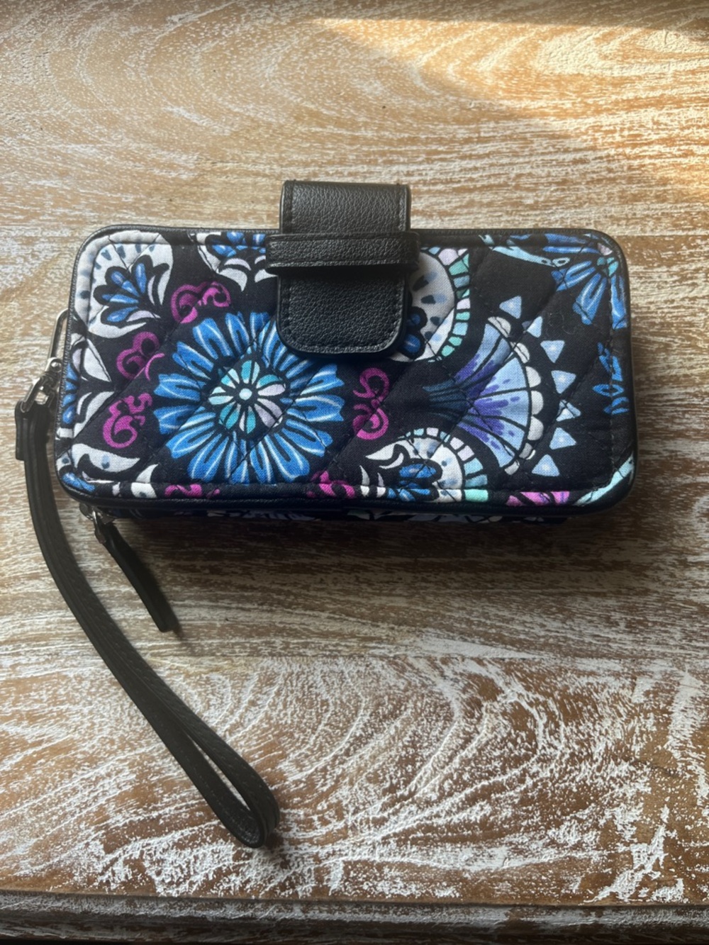Quilted Floral Wristlet Phone Case - Black & Blue